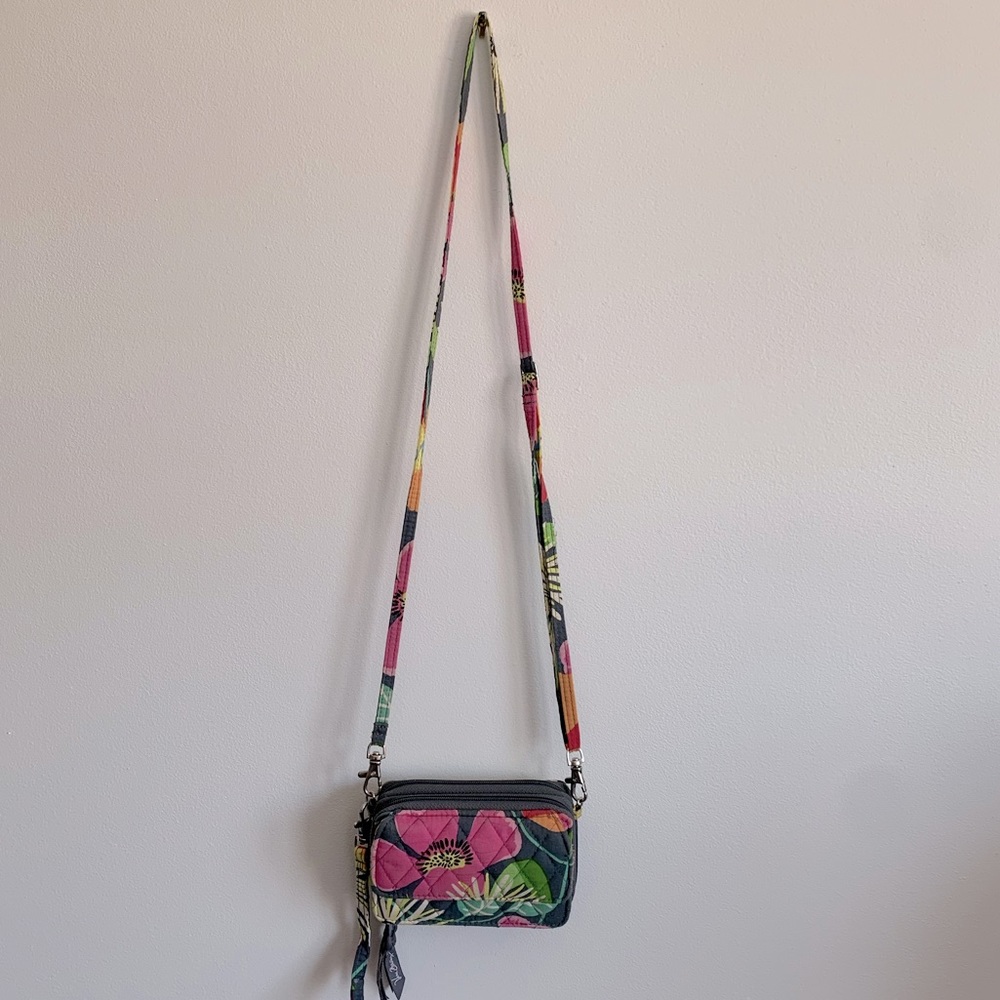 Cute cross body vera bradley wallet!